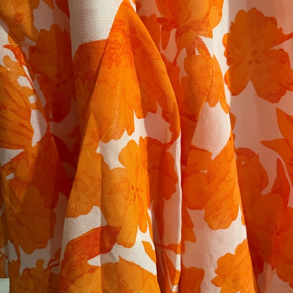 Sugarlips Romper. Size: Large. Orange and white flowers. NWT. Boutique. - Picture 9 of 9
